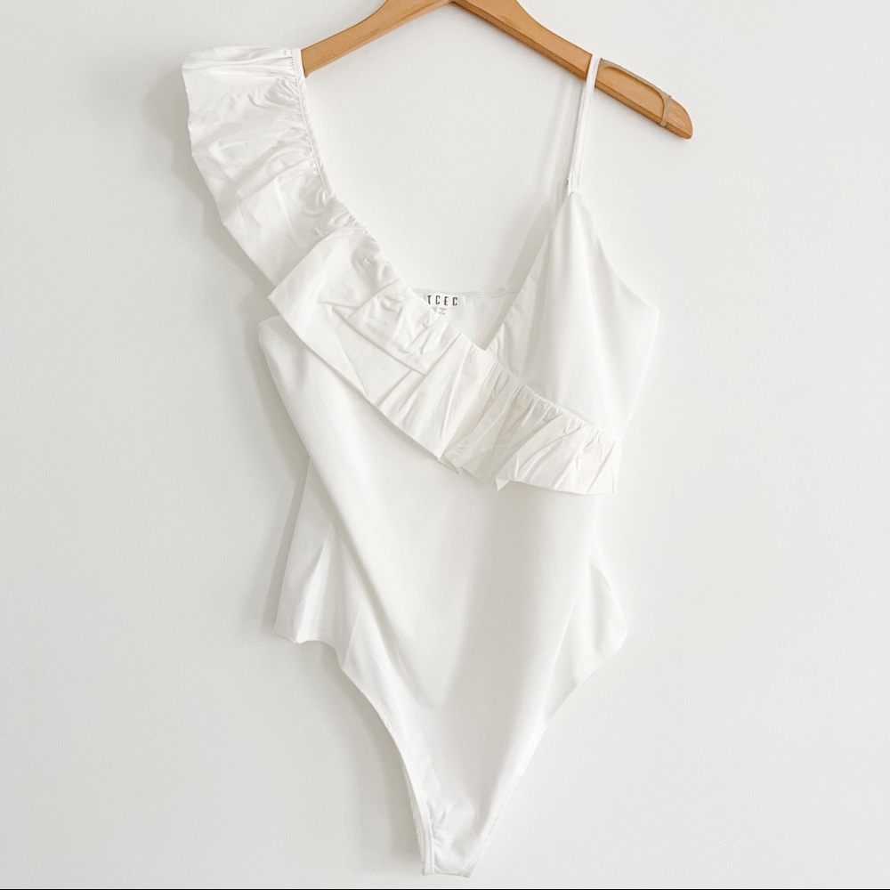TCEC Asymmetrical Ruffle White Bodysuit Women’s Large